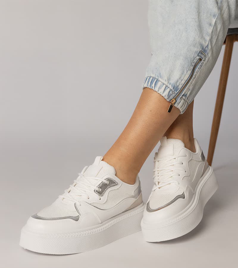 marka niezdefiniowana White block heel sandals with buckle Runaz
